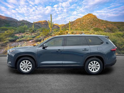 Used 2025 Toyota Grand Highlander FWD image 7