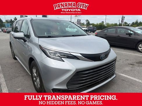 Used 2022 Toyota Sienna LE w/ LE Plus Package FWD image 1