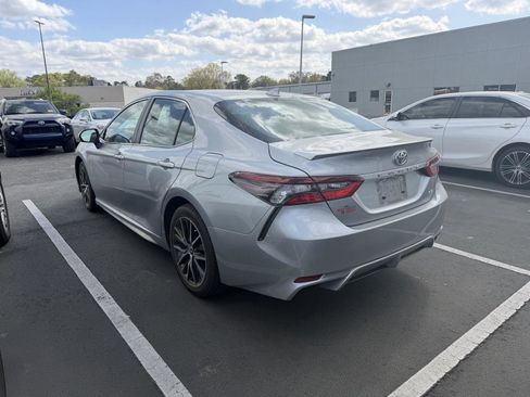 Used 2023 Toyota Camry SE image 4