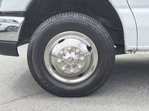 Used 2013 Ford E-350 and Econoline 350 Super Duty RWD image 2