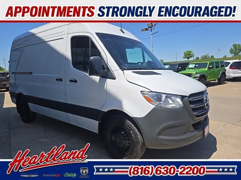 Used 2025 Mercedes-Benz Sprinter 2500 image 11