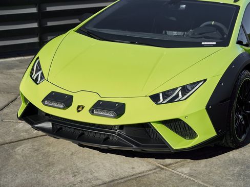 Used 2024 Lamborghini Huracan Sterrato image 6
