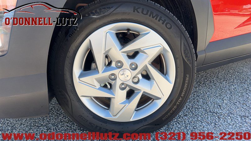 Used 2025 Hyundai Kona SE FWD image 2