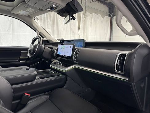 Used 2025 Ford Expedition Platinum AWD/4WD image 61