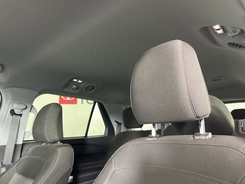 Used 2022 Ford Explorer XLT image 5