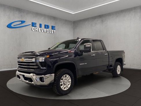 Used 2024 Chevrolet Silverado 3500 LTZ w/ LTZ Plus Package image 7