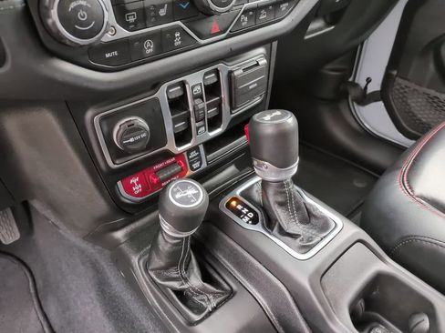 Used 2024 Jeep Wrangler Unlimited Rubicon image 29