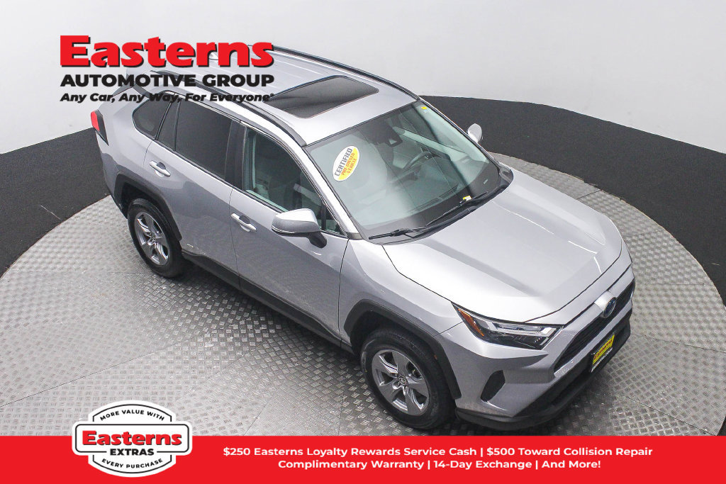 Used 2022 Toyota RAV4 XLE w/ Convenience Package AWD/4WD image 4
