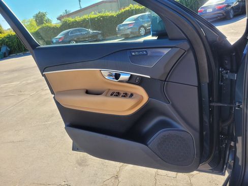 Used 2023 Volvo XC90 T8 Ultimate image 16