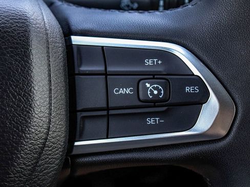 Used 2024 Jeep Compass Latitude image 28