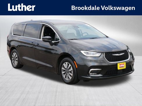 Used 2023 Chrysler Pacifica Touring-L FWD image 1