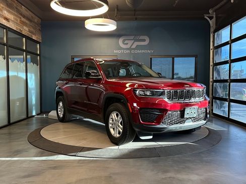 Used 2023 Jeep Grand Cherokee Laredo w/ Luxury Tech Group I AWD/4WD image 1