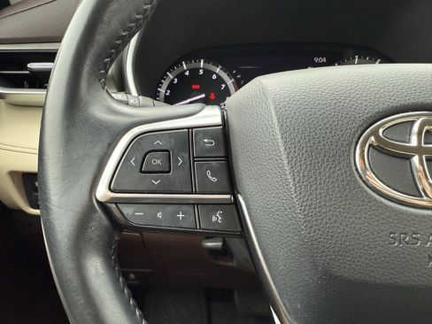Used 2021 Toyota Highlander XLE FWD image 17