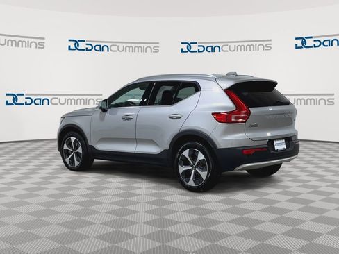 Used 2024 Volvo XC40 B5 Plus image 6
