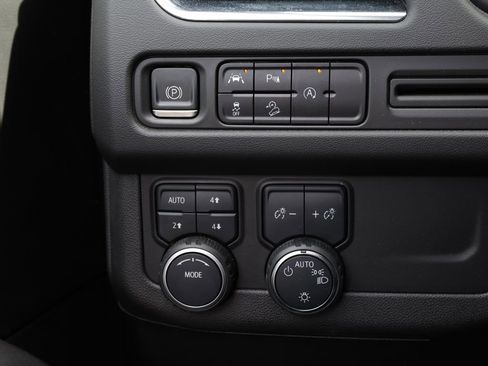 Used 2023 Chevrolet Suburban Premier image 36