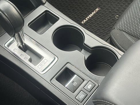 Used 2018 Subaru Outback 2.5i Premium image 15