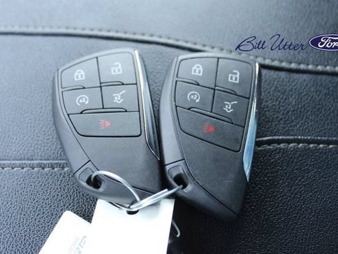 Used 2025 Chevrolet Traverse LT w/ Midnight/Sport Edition FWD image 25