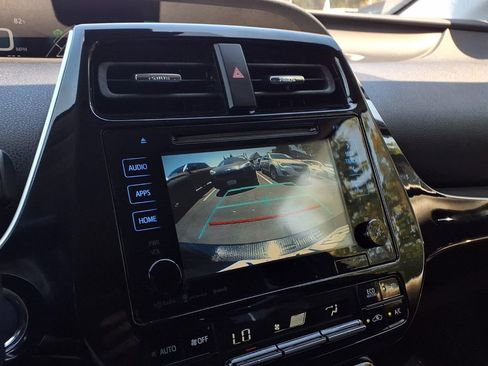 Used 2016 Toyota Prius Three Touring w/ Preferred Accessory Package FWD image 9