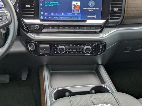 Used 2025 Chevrolet Silverado 2500 High Country w/ High Country Premium Package image 19