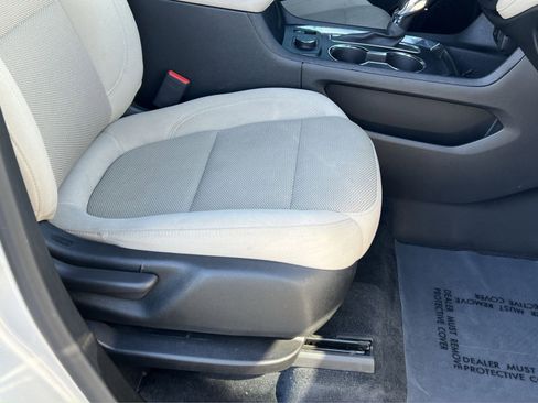 Used 2022 Chevrolet Traverse LS image 27