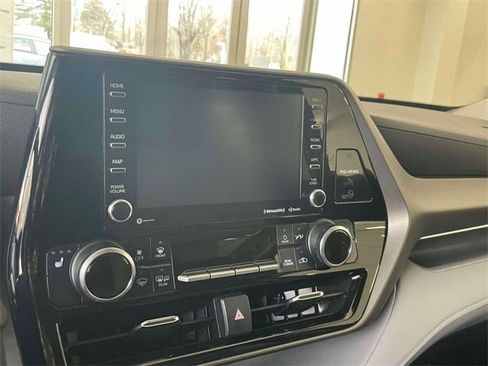 Certified 2022 Toyota Highlander XLE image 29