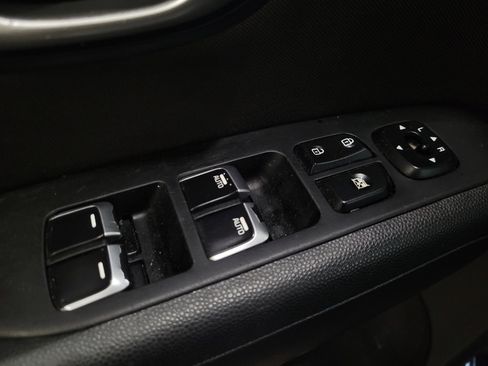 Used 2018 Kia Soul + FWD image 27