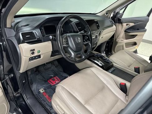 Used 2019 Honda Pilot Touring image 17