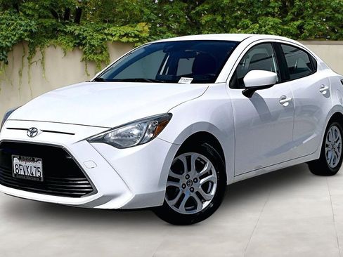 Used 2018 Toyota Yaris iA image 3