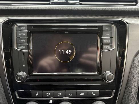 Used 2018 Volkswagen Passat 2.0T R-Line w/ R-Line Lighting Package FWD image 27