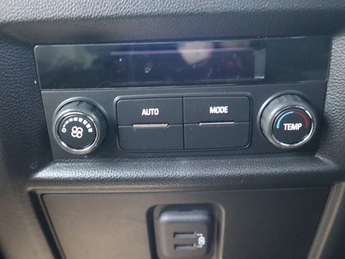Used 2023 Chevrolet Traverse LT w/ LPO, Floor Liner Package AWD/4WD image 27