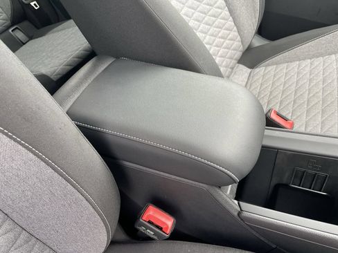Certified 2025 Volkswagen Tiguan S FWD image 28