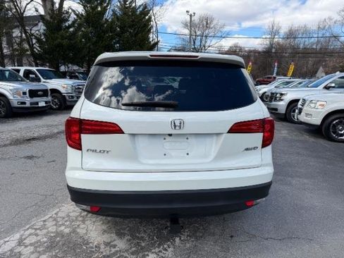 Used 2017 Honda Pilot EX image 4