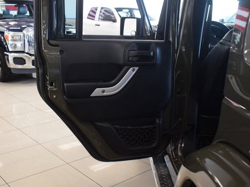 Used 2015 Jeep Wrangler Unlimited Sahara w/ Dual Top Group AWD/4WD image 62