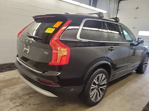 Used 2022 Volvo XC90 T5 Momentum w/ Advanced Package AWD/4WD image 2