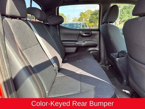 Used 2017 Toyota Tacoma TRD Off-Road image 11