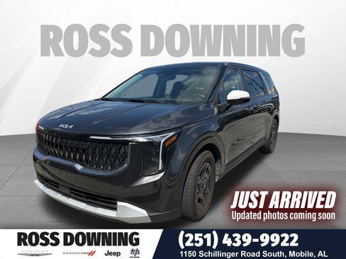 Used 2025 Kia Carnival image 1