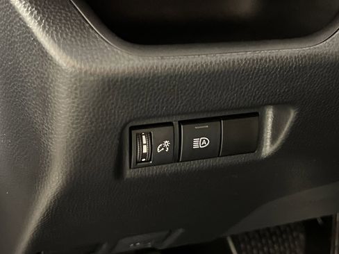 Used 2021 Toyota RAV4 LE image 29