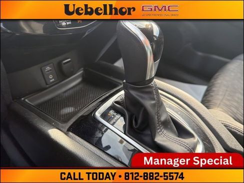 Used 2017 Nissan Rogue SV w/ SV Premium Package image 31