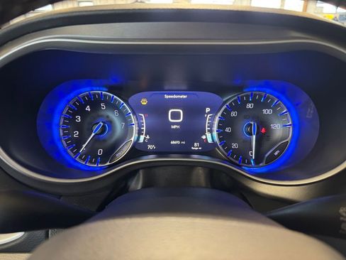 Used 2023 Chrysler Pacifica Touring-L FWD image 16