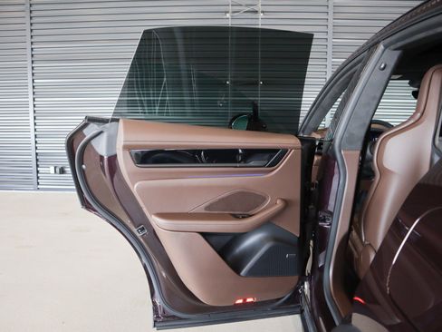 Used 2025 Porsche Macan Electric w/ Premium Package RWD image 23