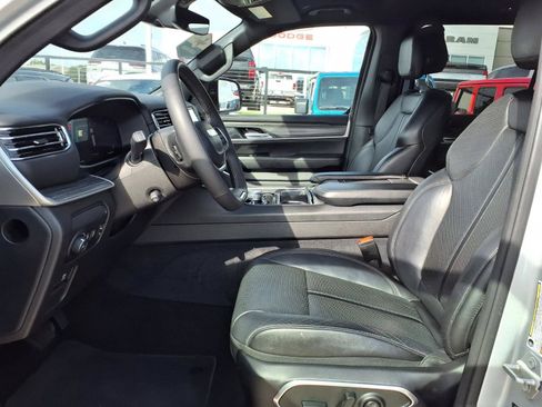 Used 2024 Jeep Wagoneer Series II w/ Flexible Seating Group AWD/4WD image 15