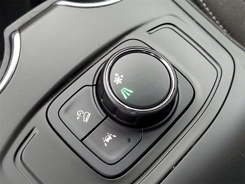 Used 2022 GMC Terrain SLE image 33