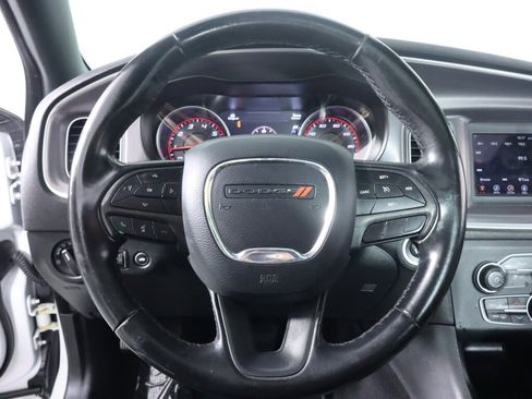 Used 2019 Dodge Charger SXT image 11
