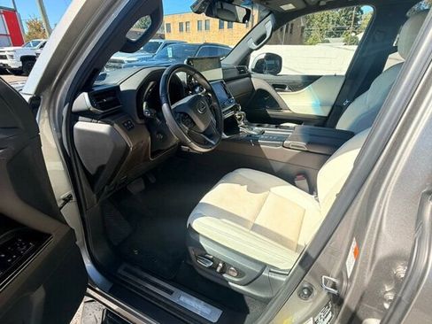 Used 2023 Lexus LX 600 4WD w/ Luxury Package image 10