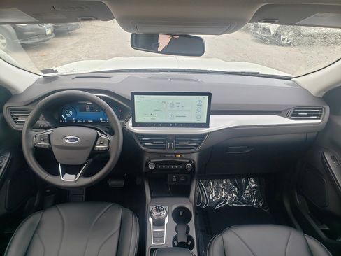 Used 2025 Ford Escape Platinum w/ Premium Technology Package image 13