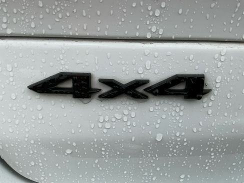 Used 2025 Jeep Grand Cherokee Altitude AWD/4WD image 19