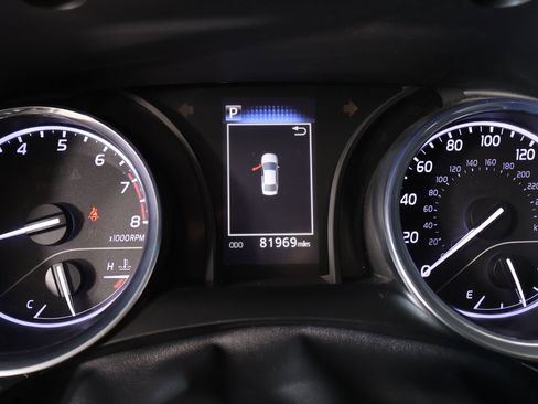 Used 2018 Toyota Camry SE FWD image 4