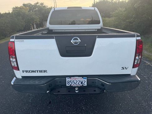 Used 2011 Nissan Frontier SV w/ SV Premium Utility Pkg image 8