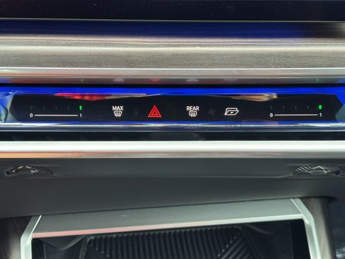 Used 2023 BMW 740i w/ Parking Assistance Package RWD image 36
