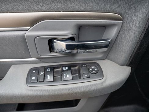 Used 2017 RAM 1500 Classic SLT image 17